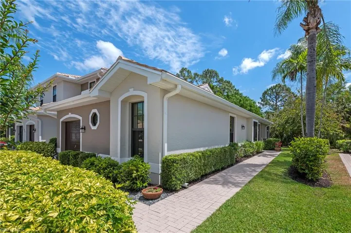 7670  Meadow Lakes  DR, Naples, FL 34104