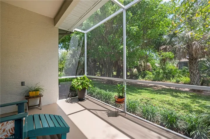 7670  Meadow Lakes  DR, Naples, FL 34104