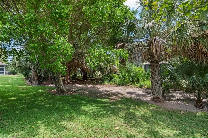 7670  Meadow Lakes  DR, Naples, FL 34104