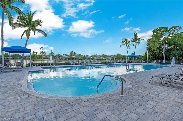 7670  Meadow Lakes  DR, Naples, FL 34104