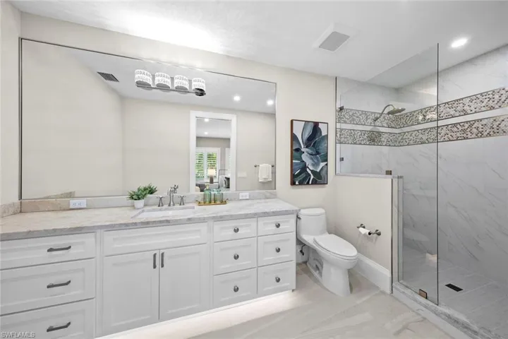 Guest suite bath