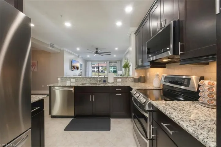 15114 Palmer Lake Cir 104, Naples, Florida 34109
