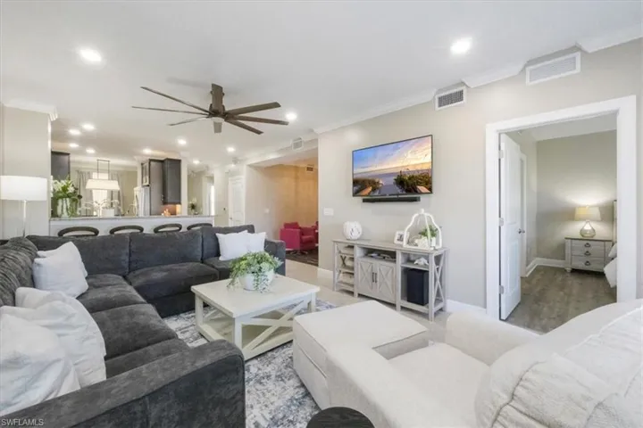 15114 Palmer Lake Cir 104, Naples, Florida 34109