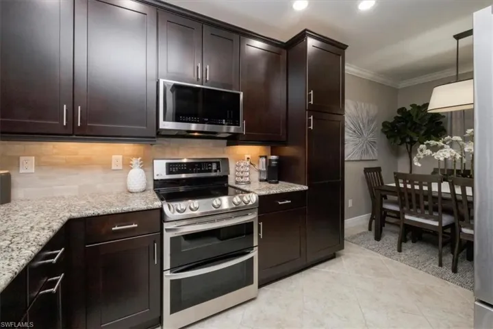 15114 Palmer Lake Cir 104, Naples, Florida 34109