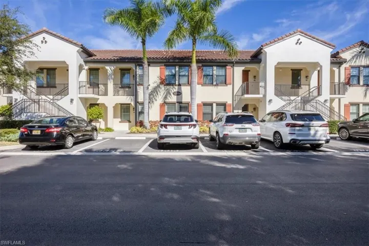 15114 Palmer Lake Cir 104, Naples, Florida 34109