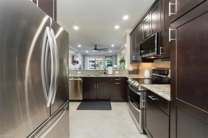 15114 Palmer Lake Cir 104, Naples, Florida 34109