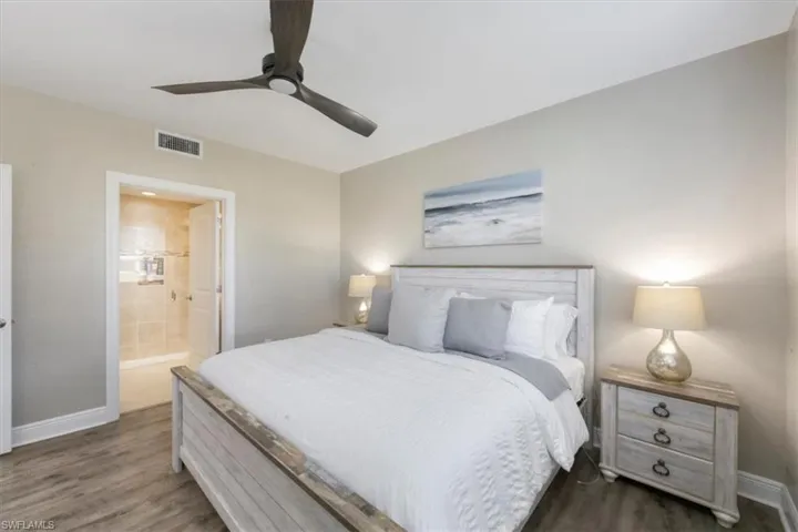 15114 Palmer Lake Cir 104, Naples, Florida 34109