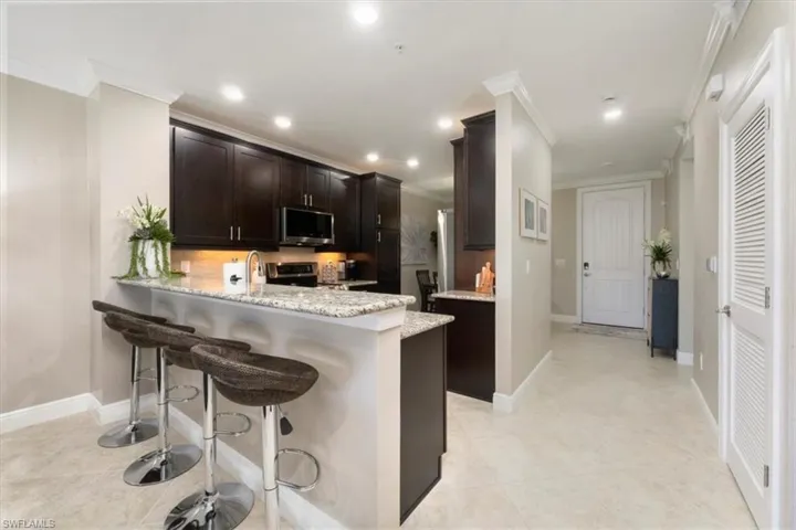 15114 Palmer Lake Cir 104, Naples, Florida 34109