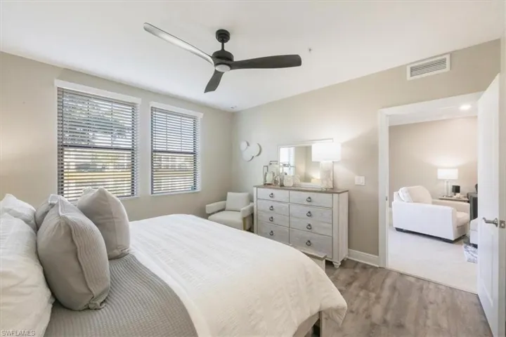 15114 Palmer Lake Cir 104, Naples, Florida 34109