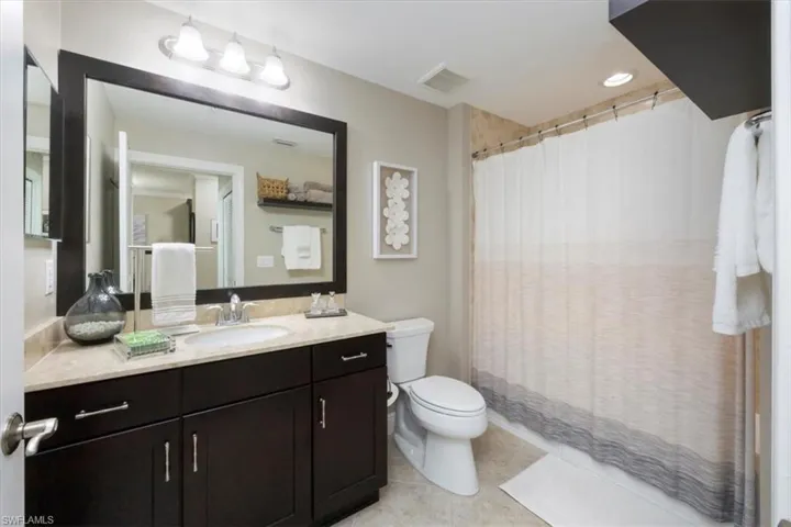 15114 Palmer Lake Cir 104, Naples, Florida 34109