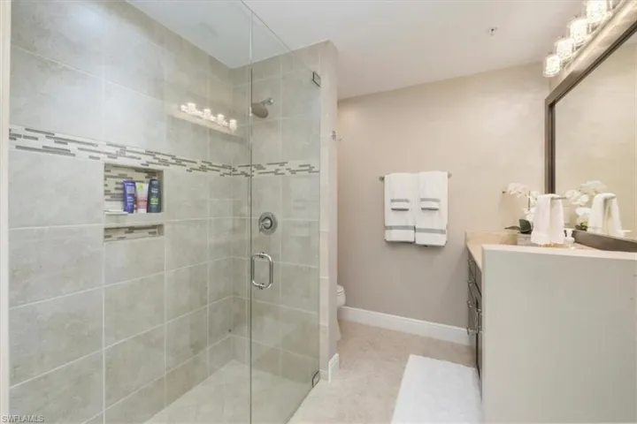 15114 Palmer Lake Cir 104, Naples, Florida 34109