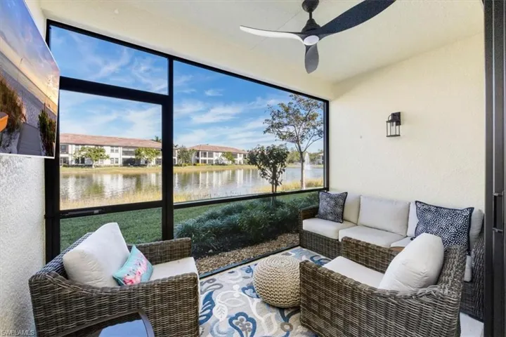 15114 Palmer Lake Cir 104, Naples, Florida 34109