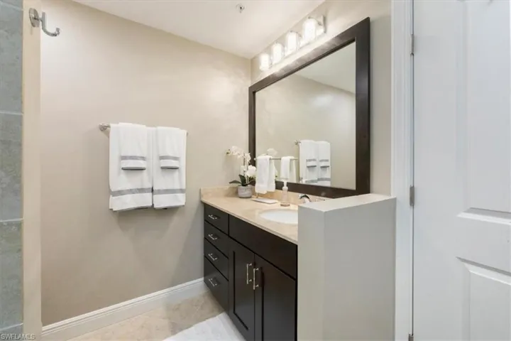 15114 Palmer Lake Cir 104, Naples, Florida 34109