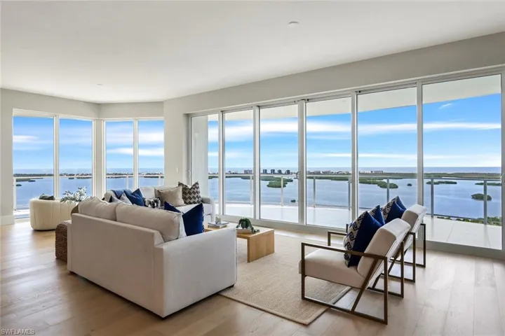 Lounge Area with Captivating Views!