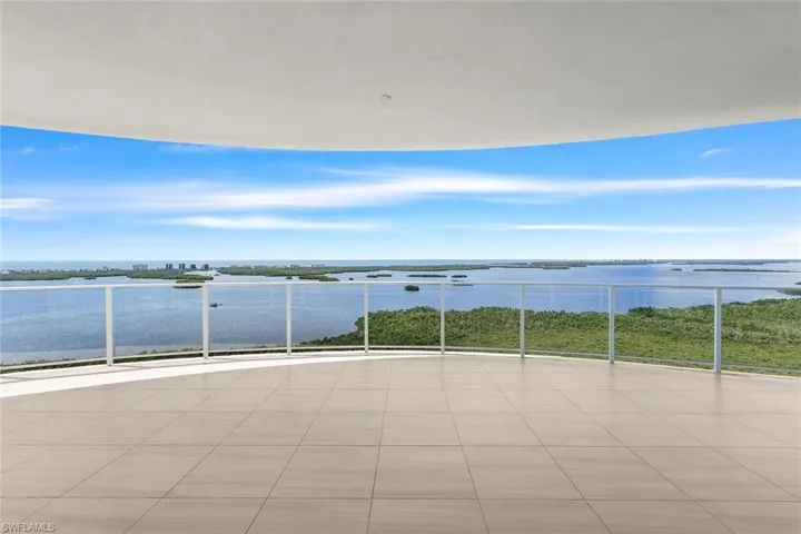 Endless Panoramic Balcony Views of Bay & Gulf