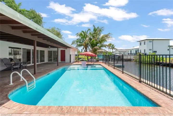 1040 Edgemere Dr, Fort Myers, Florida 33919