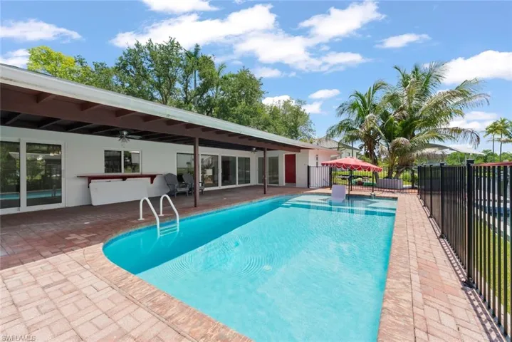 1040 Edgemere Dr, Fort Myers, Florida 33919