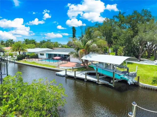 1040 Edgemere Dr, Fort Myers, Florida 33919
