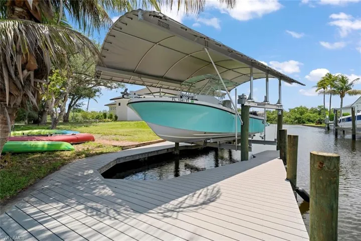 1040 Edgemere Dr, Fort Myers, Florida 33919