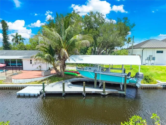 1040 Edgemere Dr, Fort Myers, Florida 33919