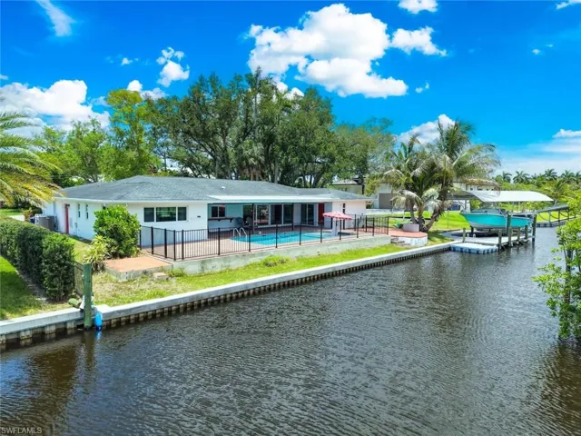 1040 Edgemere Dr, Fort Myers, Florida 33919