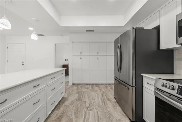 1040 Edgemere Dr, Fort Myers, Florida 33919