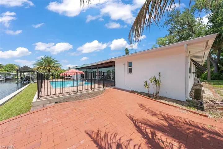 1040 Edgemere Dr, Fort Myers, Florida 33919