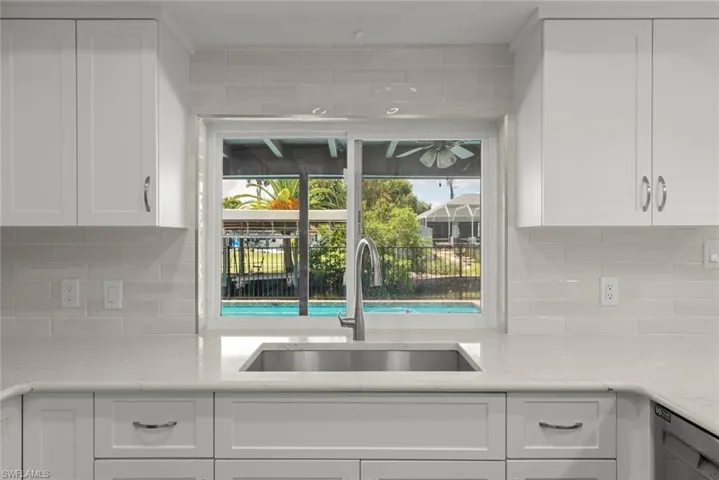 1040 Edgemere Dr, Fort Myers, Florida 33919