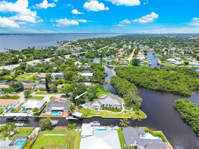 1040 Edgemere Dr, Fort Myers, Florida 33919