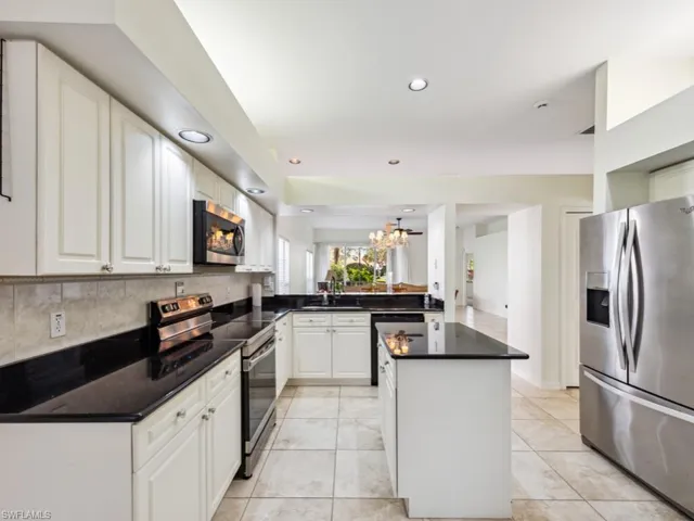 Large Island Kitchen