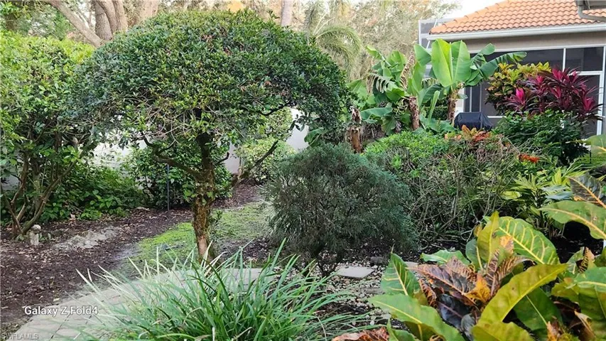 Meticulous landscapes with over 30 varieties of lovely plantings