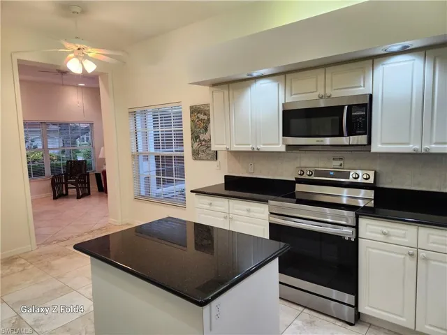 Kitchen - Stainless steel appliances (newer)