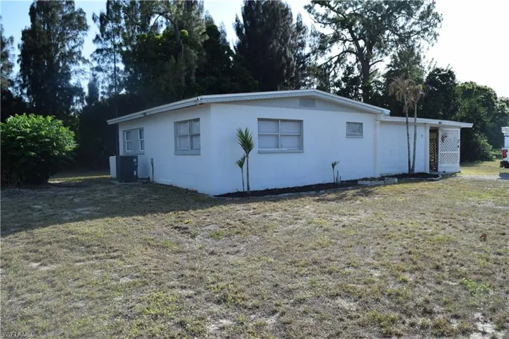 17 Colorado Rd, Lehigh Acres, Florida 33936