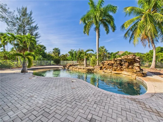 16700 Wisteria Dr, Fort Myers, Florida 33908