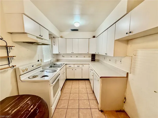 217 Oaklawn Ct, Lehigh Acres, Florida 33936