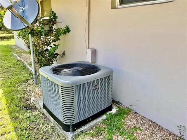 217 Oaklawn Ct, Lehigh Acres, Florida 33936
