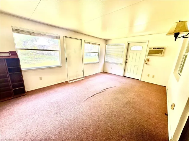 217 Oaklawn Ct, Lehigh Acres, Florida 33936