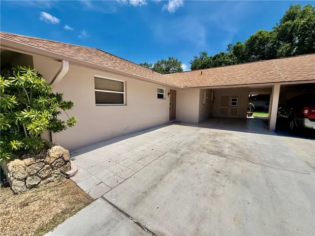 217 Oaklawn Ct, Lehigh Acres, Florida 33936