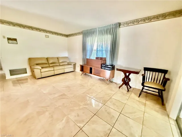 217 Oaklawn Ct, Lehigh Acres, Florida 33936