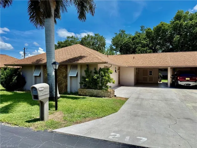 217 Oaklawn Ct, Lehigh Acres, Florida 33936