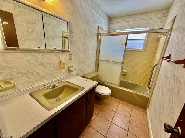 217 Oaklawn Ct, Lehigh Acres, Florida 33936
