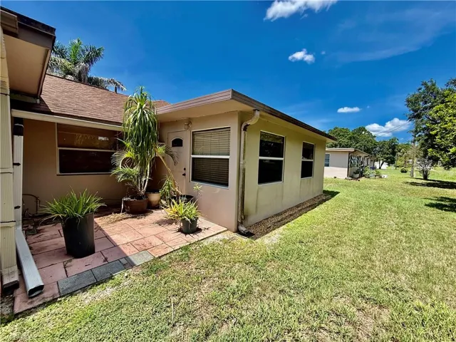 217 Oaklawn Ct, Lehigh Acres, Florida 33936