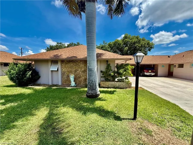 217 Oaklawn Ct, Lehigh Acres, Florida 33936