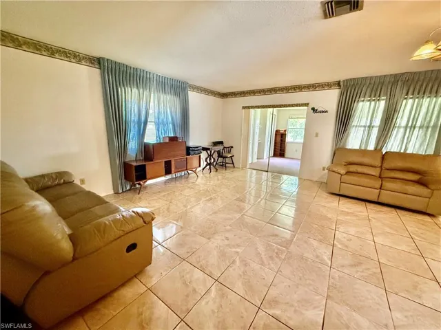 217 Oaklawn Ct, Lehigh Acres, Florida 33936