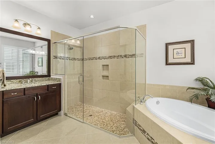 9889  Alhambra  LN, Bonita Springs, FL 34135