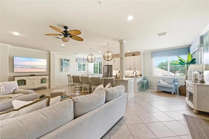 10554 Smokehouse Bay Dr 201, Naples, Florida 34120