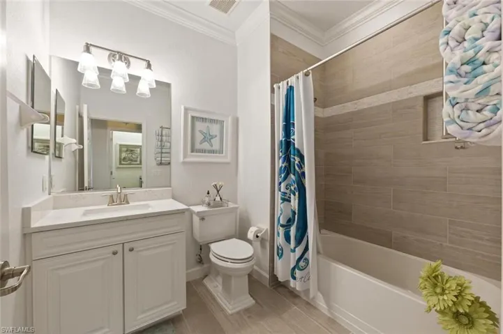 10554 Smokehouse Bay Dr 201, Naples, Florida 34120