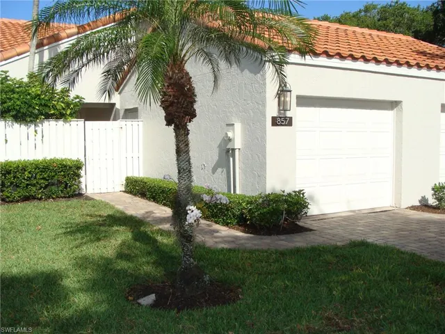 857 Reef Point Cir, Naples, Florida 34108