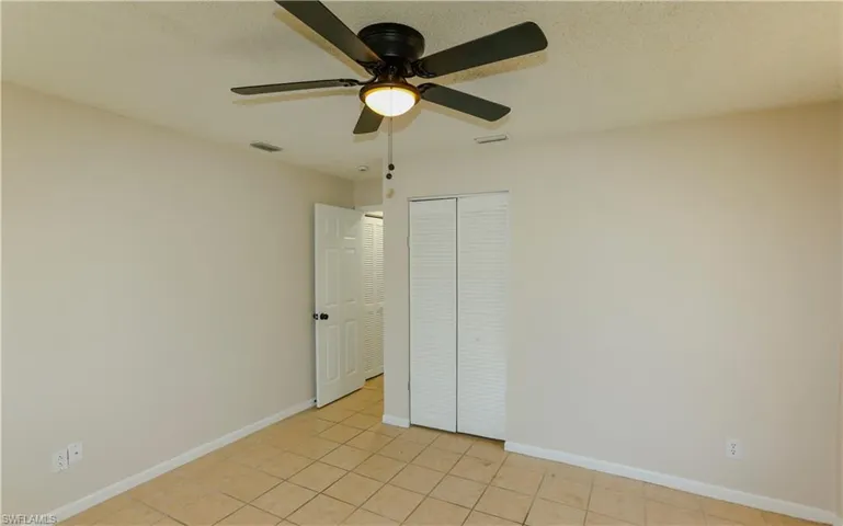 Ceiling fan with integrated lighting