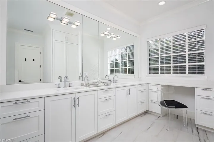 7165  Mill Run  CIR, Naples, FL 34109
